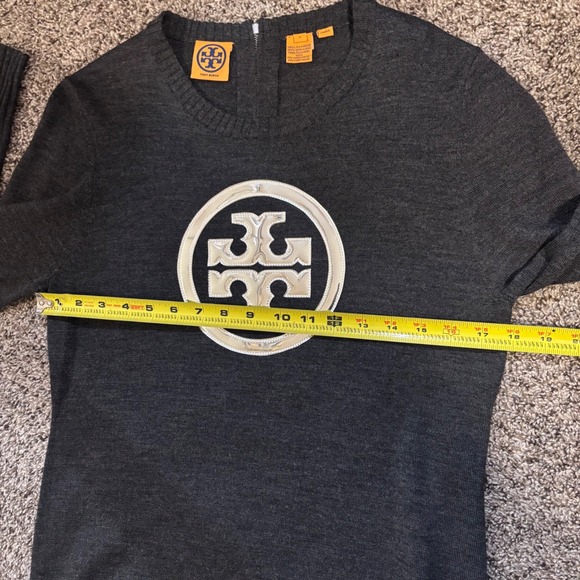 Tory Burch Charcoal Gray 100% Wool Metallic Logo Zip Back Sweater Womens Large - Picture 7 of 7